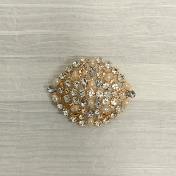 Rhinestone and Pearl Brooch - Picture 2 of 4
